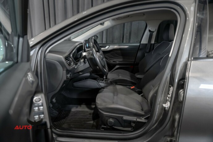 ford-focus-bensin-2019-big-21