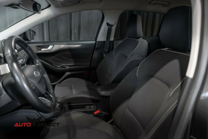 ford-focus-bensin-2019-big-23