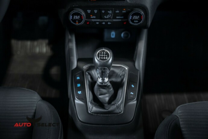 ford-focus-bensin-2019-big-32