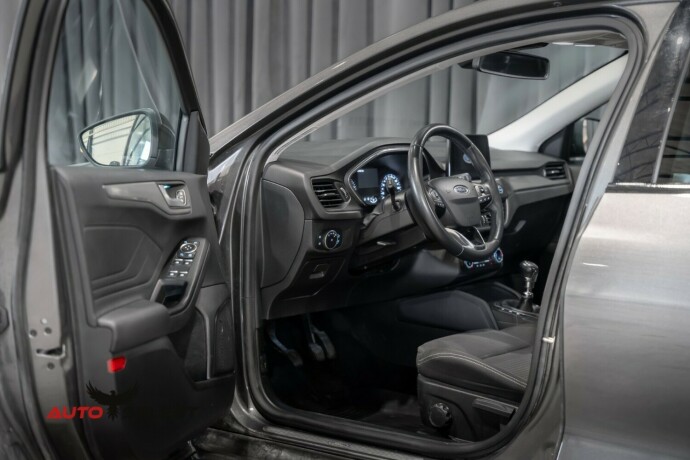 ford-focus-bensin-2019-big-22