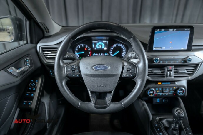 ford-focus-bensin-2019-big-27