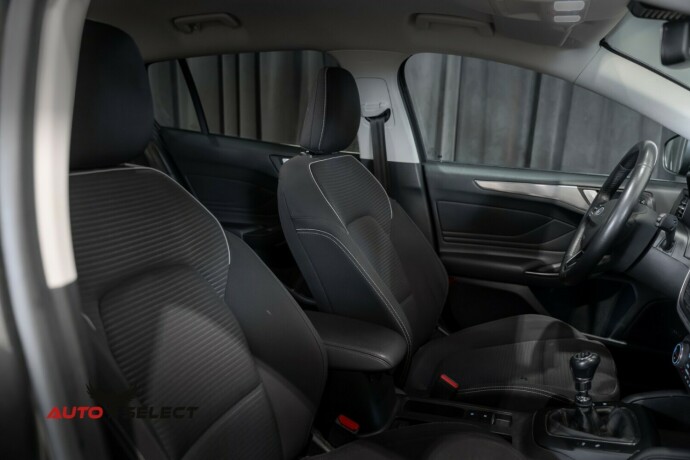 ford-focus-bensin-2019-big-20