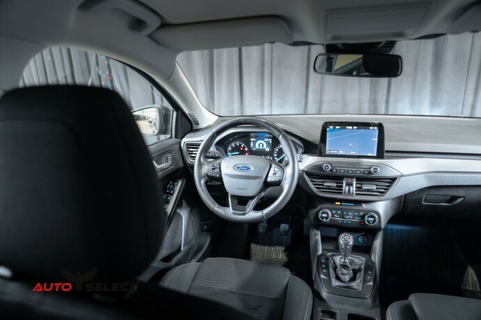 ford-focus-bensin-2019-big-26