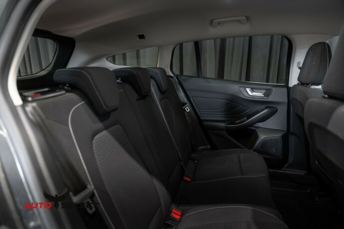 ford-focus-bensin-2019-big-14