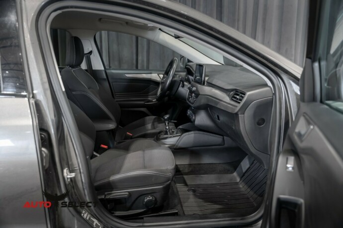 ford-focus-bensin-2019-big-19