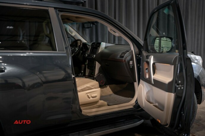 toyota-land-cruiser-diesel-2010-big-16