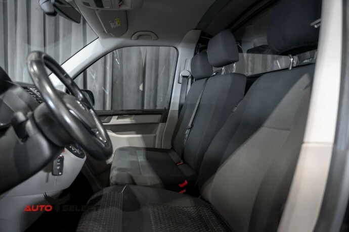 volkswagen-transporter-diesel-2019-big-21