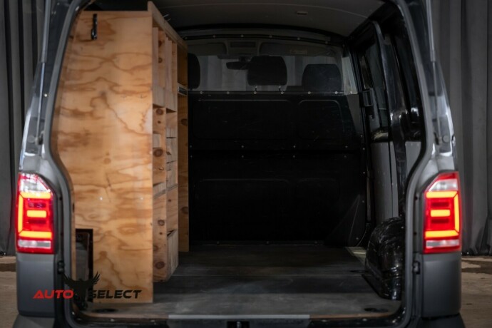 volkswagen-transporter-diesel-2019-big-14