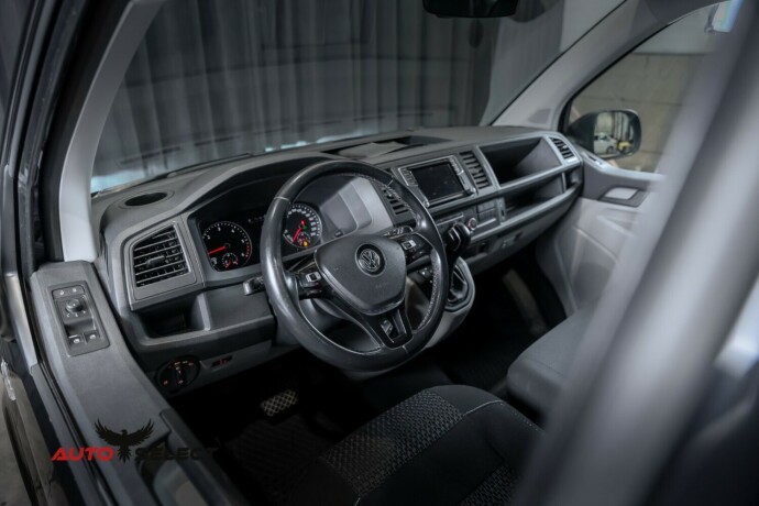 volkswagen-transporter-diesel-2019-big-17