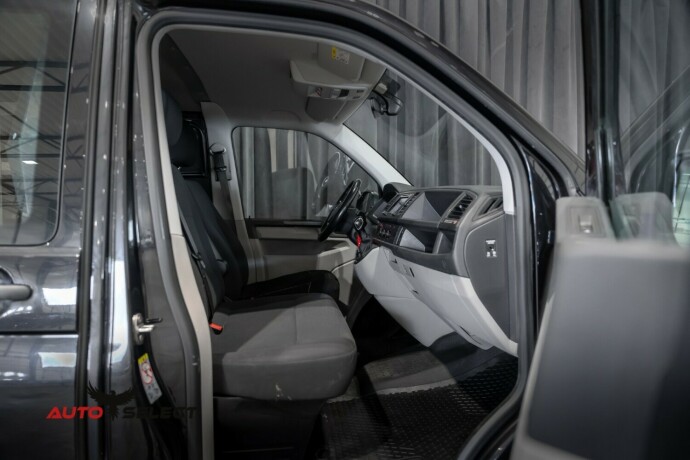 volkswagen-transporter-diesel-2019-big-11