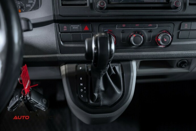 volkswagen-transporter-diesel-2019-big-27