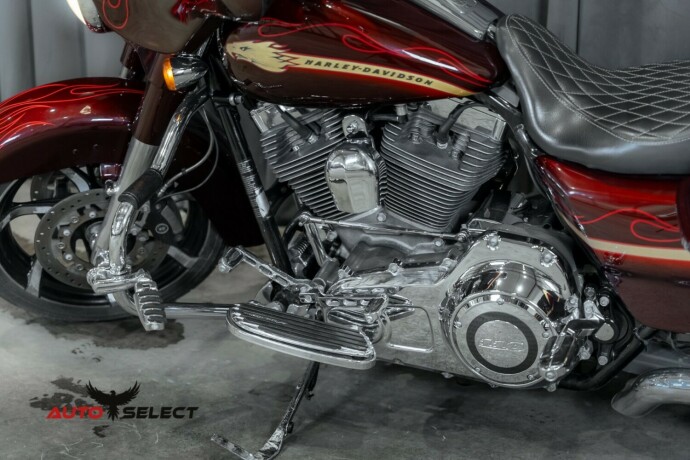 harley-davidson-street-glide-flhxse-cvo-bensin-2010-big-11