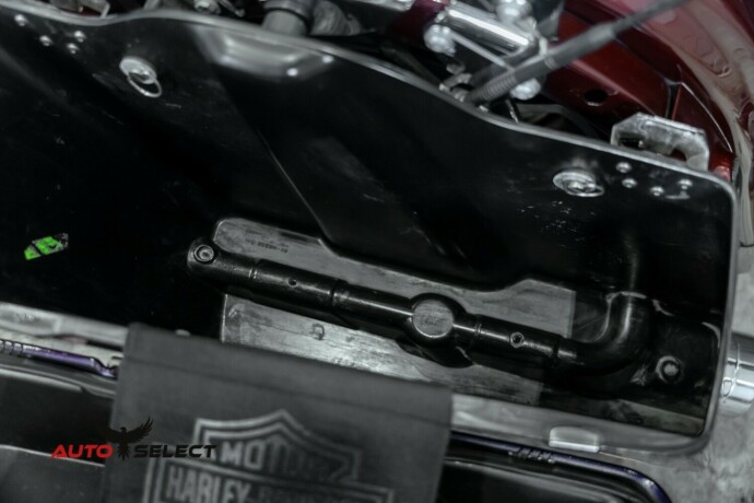 harley-davidson-street-glide-flhxse-cvo-bensin-2010-big-14