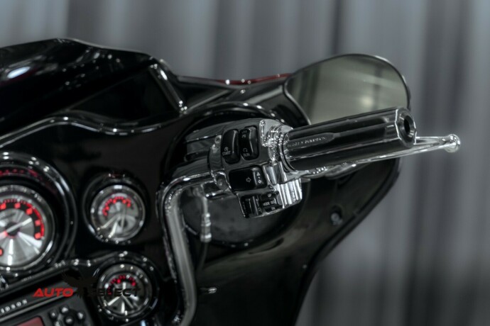 harley-davidson-street-glide-flhxse-cvo-bensin-2010-big-22