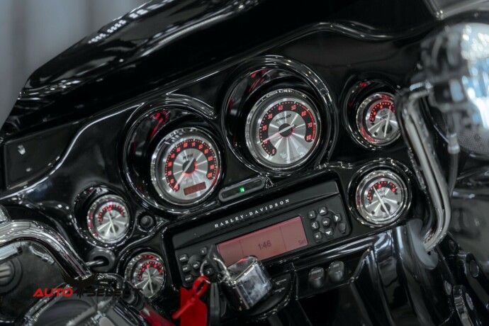 harley-davidson-street-glide-flhxse-cvo-bensin-2010-big-15