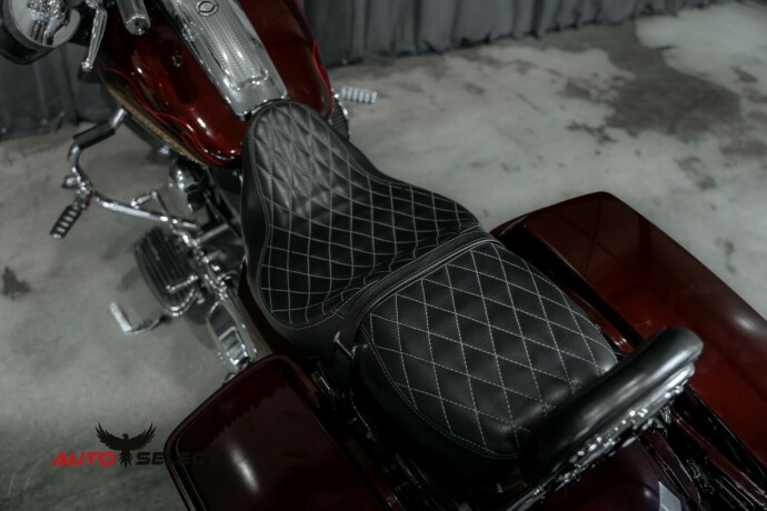 harley-davidson-street-glide-flhxse-cvo-bensin-2010-big-23