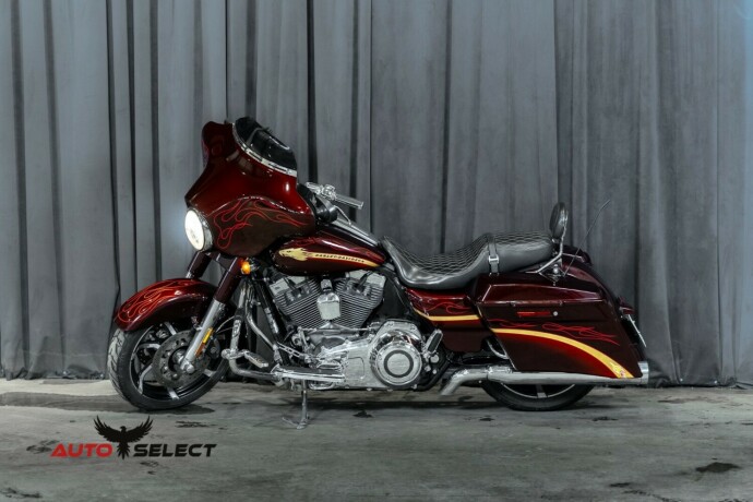 harley-davidson-street-glide-flhxse-cvo-bensin-2010-big-10