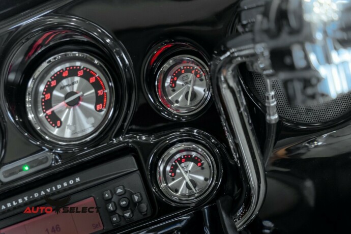 harley-davidson-street-glide-flhxse-cvo-bensin-2010-big-18