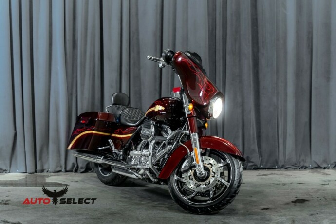 harley-davidson-street-glide-flhxse-cvo-bensin-2010-big-0