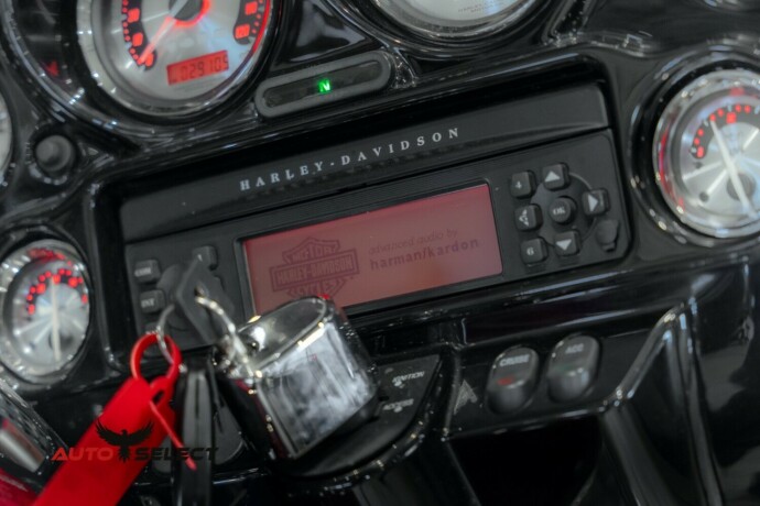 harley-davidson-street-glide-flhxse-cvo-bensin-2010-big-20