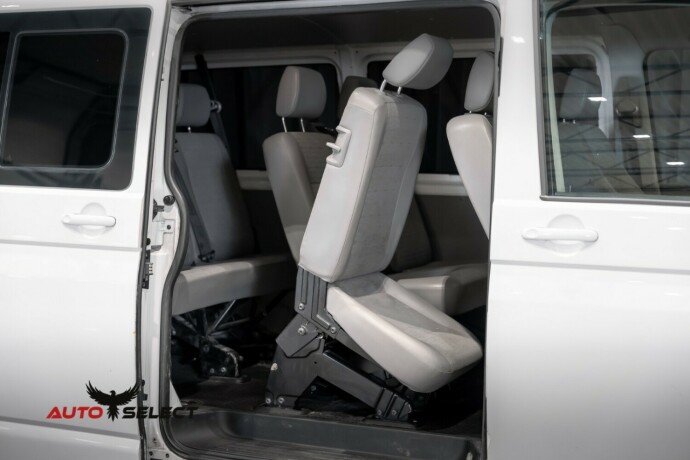 volkswagen-caravelle-diesel-2011-big-13