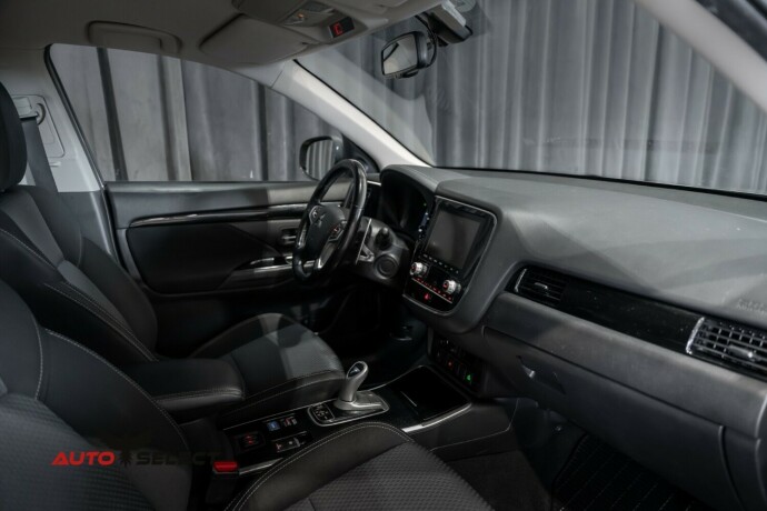 mitsubishi-outlander-elektrisitetbensin-2020-big-17