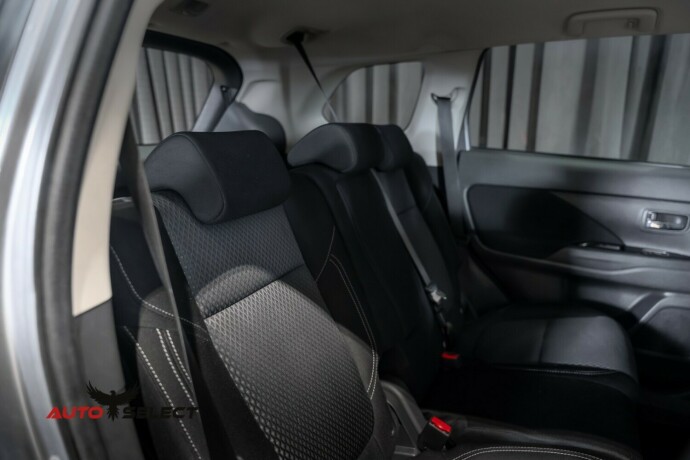 mitsubishi-outlander-elektrisitetbensin-2020-big-14