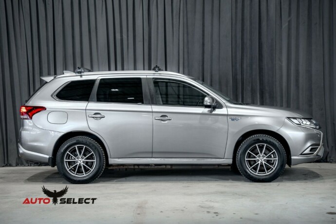 mitsubishi-outlander-elektrisitetbensin-2020-big-12
