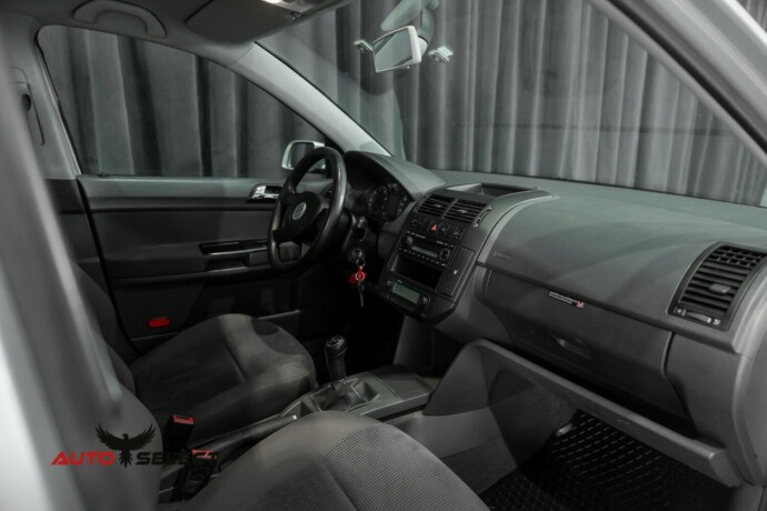 volkswagen-polo-bensin-2005-big-17