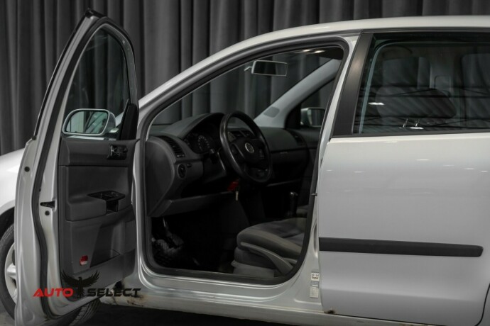 volkswagen-polo-bensin-2005-big-19