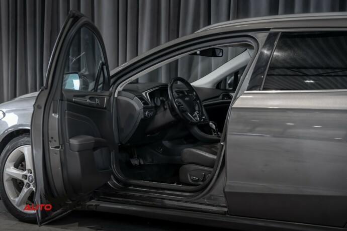 ford-mondeo-diesel-2015-big-23