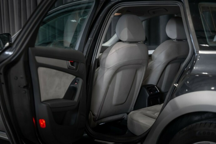audi-a4-allroad-bensin-2011-big-15