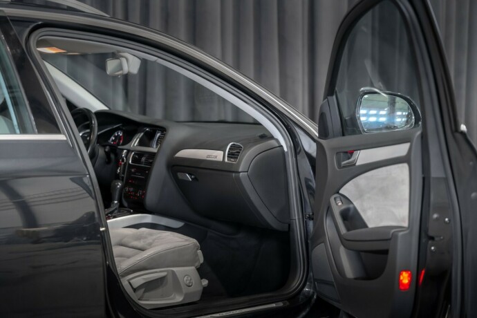 audi-a4-allroad-bensin-2011-big-17