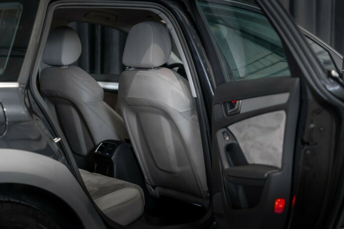audi-a4-allroad-bensin-2011-big-13