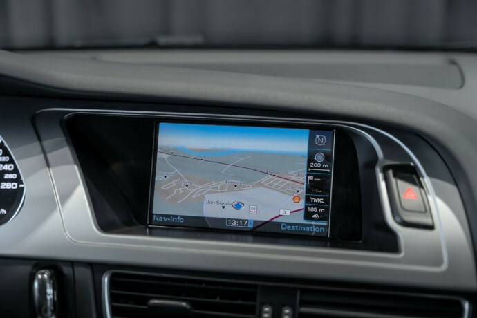 audi-a4-allroad-bensin-2011-big-31