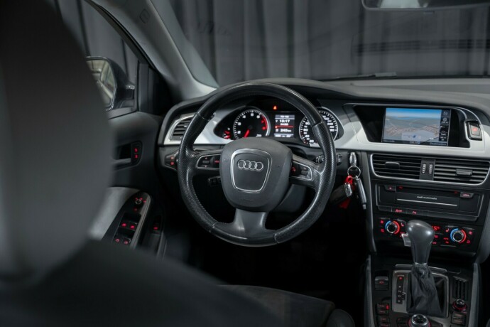 audi-a4-allroad-bensin-2011-big-23