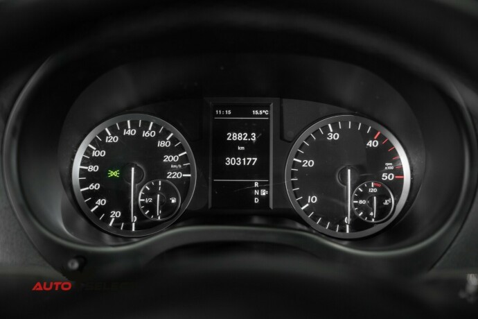 mercedes-benz-vito-diesel-2016-big-29