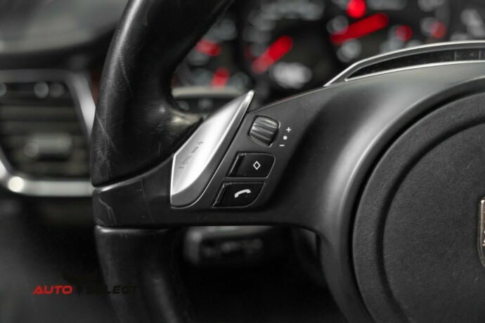 porsche-panamera-bensin-2011-big-37