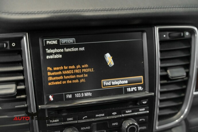 porsche-panamera-bensin-2011-big-50