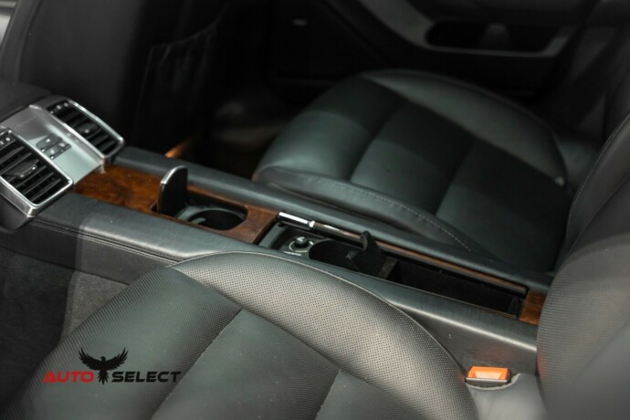 porsche-panamera-bensin-2011-big-23