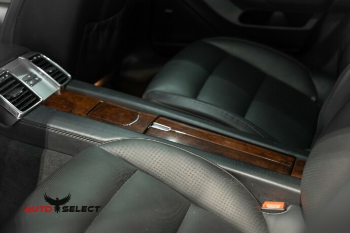 porsche-panamera-bensin-2011-big-22