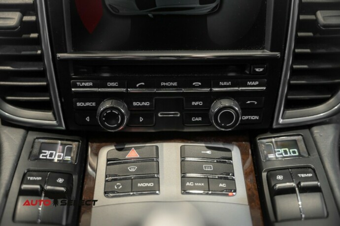 porsche-panamera-bensin-2011-big-42