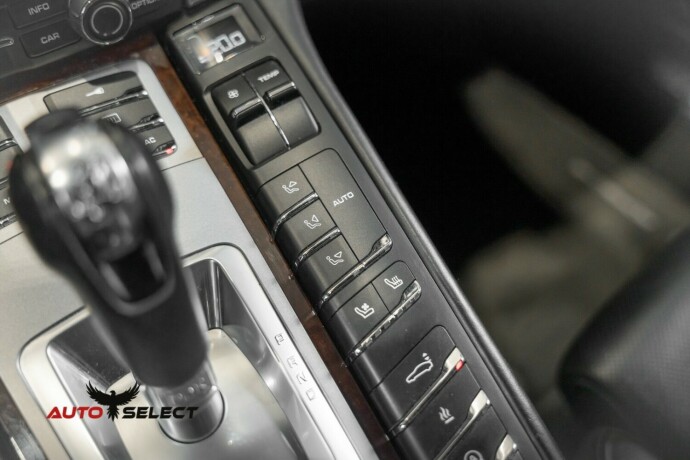 porsche-panamera-bensin-2011-big-46