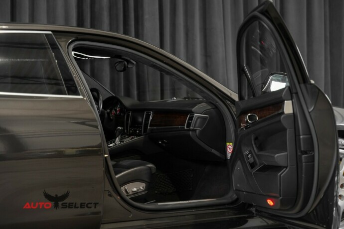 porsche-panamera-bensin-2011-big-24