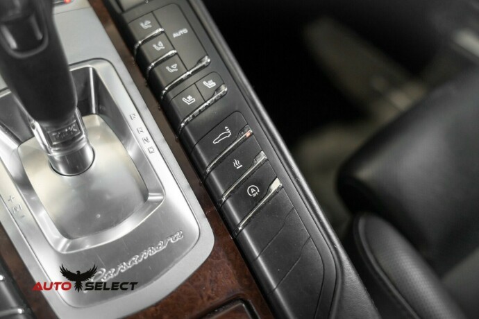 porsche-panamera-bensin-2011-big-47