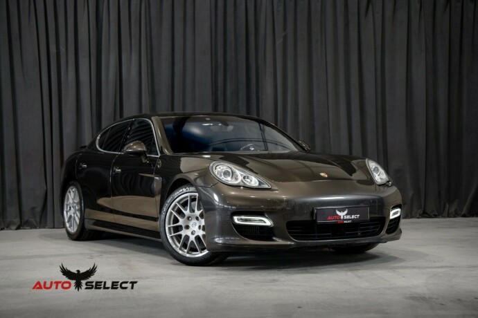 porsche-panamera-bensin-2011-big-0