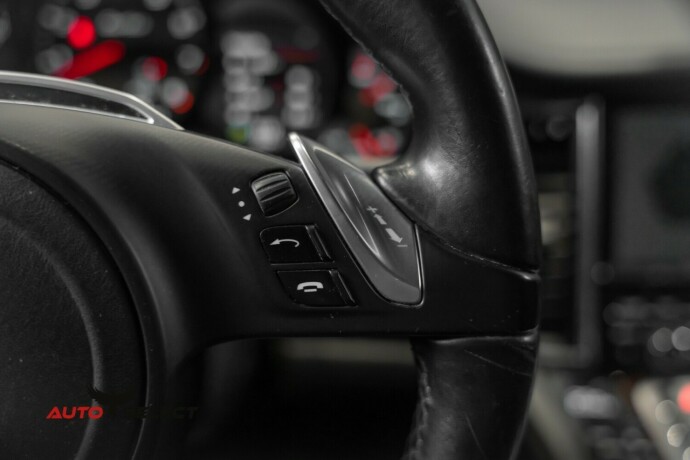 porsche-panamera-bensin-2011-big-39