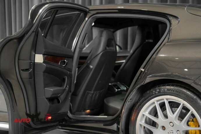 porsche-panamera-bensin-2011-big-20