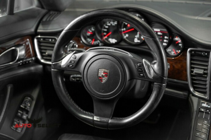 porsche-panamera-bensin-2011-big-34