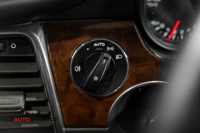porsche-panamera-bensin-2011-big-36